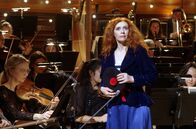 Festtag bei Jacques Offenbach – Als Sopran verzauberte sie das Publikum beim Festabend im Sendesaal von Radio France: Patricia Petibon (Mi.).