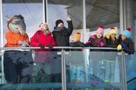 TanzAlarm – Auf dem Top Mountain Star haben die TanzAlarm-Crew, TanzAlarm-Kumpel Kai Lüftner und ein ziemlich frierender TanzTapir eine gute Aussicht.