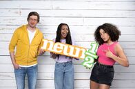 neuneinhalb - für dich mittendrin – Moderatoren:innen Robert Meyer, Luam Kessette und Tessniem Kadiri