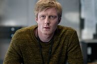 Greyzone - No Way Out – Jesper (Joachim Fjelstrup) macht sich Sorgen um Victorias Kollegin Linda.