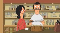 Bob's Burgers – Linda (l.) ist geschockt, als sie erkennt, dass Bob (r.) von seinem neu gekauften Messer wie besessen ist ...