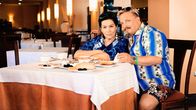 Alles Inklusive – Ingrid (Hannelore Elsner) und Helmut (Axel Prahl).