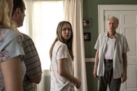 The Mule – Ginny (Taissa Farmiga, l.); Earl Stone (Clint Eastwood, r.)