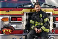 Station 19 – Station 19 Staffel 6 Folge 5 Gerät zwischen die Fronten: Jay Hayden als Travis Montgomery Copyright: SRF/Motion Picture/2022 ABC Signature