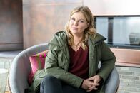 Die Chefin – Vera Lanz (Katharina Böhm) ist dem Ehepaar Hellmann auf die Schliche gekommen. In dem Glauben, dass die Prostituierte Anja Wertling von Clark Hellmann schwanger wurde, bezahlten die Hellmanns sie, damit sie das Kind für sie austrägt. Dass sie jedoch nach einiger Zeit bemerkten, dass Anja gar nicht schwanger war, macht sie zu Tatverdächtigen.