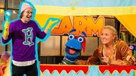 SingAlarm – Wäre es nicht märchenhaft schön, in die Zukunft schauen zu können oder sich unsichtbar zu machen? Gut, dass herrH bei Singa und dem SingDing zu Besuch ist - der hat in seinem Song den passenden Zauberspruch dafür parat: "Abrakadabra"!