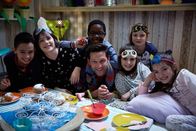 Schmatzo – Alexander Kumptner mit Hadis, Simon, Amos, Carina, Conny und Sarah.