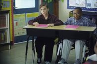 Malcolm mittendrin – Gespannt folgen Malcolm (Frankie Muniz, l.) und Stevie (Craig Lamar Traylor, r.) dem Unterricht ...
