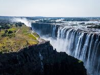 Terra X: Faszination Wasser – Die östlichen Teile der Viktoriafälle liegen in Zeiten mit niedrigem Wasserstand meist trocken.
