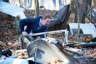 Mayday - Alarm im Cockpit – Investigator Bob Benzon (played by Kevin Carter) examines the debris at the Alitalia flight 404 crash site.
