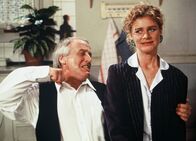 Fascht e Familie – Fascht e Familie Fünfzig Jahre Meier Folge 42 Unerfreuter Jubilar: Walter Andreas Müller als Hans Meier, Hanna Scheuring als Vreni Hubacher