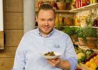 Kochroulette – Richard Rauch - Saibling, scharfe Gewürzbutter, Rotkraut-Ribisel-Fond.