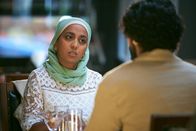 We Are Lady Parts – Ein Date mit Ahsan (Zaqi Ismail)? Amina (Anjana Vasan) ist aufgeregt doch harmonieren sie auch abseits ihrer Fantasie?