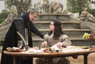 Die Musketiere – NELLA FOTO, DA SINISTRA: PETER CAPALDI (CARDINALE RICHELIEU) E RYAN GAGE (RE LUIGI)