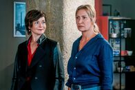 SOKO Linz – (v.li.): Joe Haizinger (Katharina Stemberger), Biggi Obergschwendter (Angelika Niedetzky).