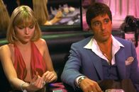 Scarface – Noch kann der Emporkömmling Tony Montana (Al Pacino) Elvira (Michelle Pfeiffer), die Frau seines Bosses, nicht für sich begeistern.