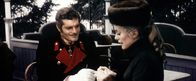 Mayerling – Im Prater lernt Kronprinz Rudolf (Omar Sharif) die bezaubernde Maria (Catherine Deneuve) kennen.