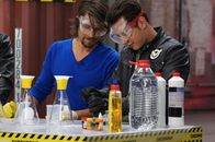 Checkpoint – Tommy Scheel und Cem am Checkpoint-Labortisch
