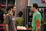 The Big Bang Theory – Erzfeinde: Sheldon (Jim Parsons, r.) und Wil Wheaton (Wil Wheaton, l.) ...