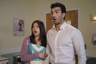 Jane the Virgin – Gina Rodriguez (Jane Gloriana Villanueva), Justin Baldoni (Rafael Solano).