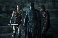 Justice League – Justice League Das Team vervollständigt sich: Als Gal Gadot als Wonder Woman, Ben Affleck als Batman, Ezra Miller als The Flash Copyright: SRF/Warner Bros.