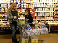 Couponing Extrem – Angelique shopping with daughter Nyomi.