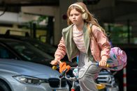 ECHT – Celina (Lia Kahtin) ist auf dem Weg in den Park. Sie hat ihre Freundinnen zu einem Picknick eingeladen, denn endlich hat sie den Mut, sich mit ihren Freundinnen auszusprechen.
