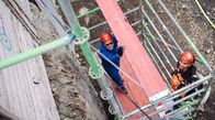 Azubi Storys – Spaß auf der Baustelle: Ausbilder Michael (l.) mit Gerüstbauer-Azubi Vadzhib.