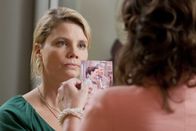Danni Lowinski – Um Oberbürgermeister Schade zur Vernunft zu bringen, schreckt Danni (Annette Frier, l.) vor nichts zurück - sie versucht seine Frau (Sabine Vitua, r.) auf ihre Seite zu ziehen. Doch wird es ihr gelingen?