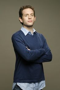 It's Always Sunny in Philadelphia – (3. Staffel) - Stellt sich gegenüber seinen Freunden gerne als überaus intelligent dar: Dennis (Glenn Howerton) ...