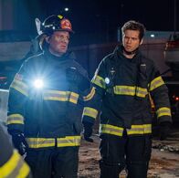9-1-1 Notruf L.A. – L-R: Bobby Nash (Peter Krause) and Evan 'Buck' Buckley (Oliver Stark)
