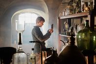 Der Zauberlehrling – Valentin (Max Schimmelpfennig) ist vom Zaubern fasziniert.