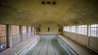 Lost Places – Ein verlassener Swimming-Pool im ehemaligen Wünsdorfer Hauptquartier der russischen Armee.