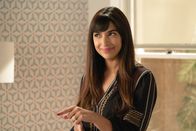 New Girl – Während Jess merkt, dass sie keine Entscheidungen treffen kann, rekrutiert Cece (Hannah Simone) neue Models für ihr Agentur ...