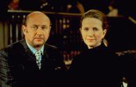 Columbo – Adrian Carsini (Donald Pleasence, l.); Karen Fielding (Julie Harris, r.)