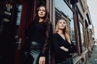 Schuld & Sühne – Paulina Krasa (links) und Laura Wohlers (rechts), die beiden Presenterinnen der "ZDFinfo-True-Crime-Doku". Bekannt wurden sie mit dem Podcast ìMordlustî.