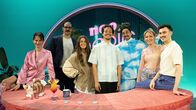 Neo Tropic Tonight – Moderator Aurel Mertz zusammen mit , von links: Gazelle Vollhase, Fabio Knez, Vanessa Mai, Eko Fresh, Evelyn Weigert und Carlo Sommer im Studio bei "Neo Tropic Tonight".