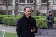 Unit 42 – Pierre Remacle (Fabrizio Rongione) hintergeht seine Freundin Axelle. Er hat sie bei der Polizei verraten. Kommt seine Lüge im gemeinsamen Telefonat ans Licht?