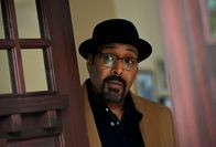 The Irrational - Kriminell logisch – Alec Mercer (Jesse L. Martin)