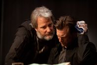 Looper – Jeff Daniels als Abe (l.), Noah Segan als Kid Blue