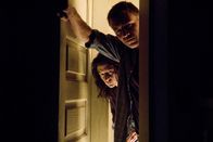 Fall 39 – Wollen ihre eigene Tochter unbedingt dauerhaft loswerden: Edward (Callum Keith Rennie, r.) und Margaret Sullivan (Kerry O'Malley, l.) ...