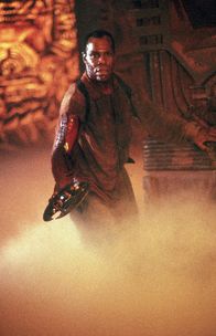 Predator 2 – In den Katakomben stößt Detective Harrigan (Danny Glover) auf ein ganzes Nest von außerirdischen "Predators" ...