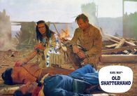 Old Shatterhand – Old Shatterhand (re. Lex Barker), Winnetous (Pierre Brice) Blutsbruder, versucht unter Einsatz seines Lebens zwischen Weißen und Indianern, zu vermitteln.