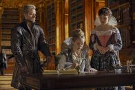 Die Musketiere – (v.l.n.r.) Rochefort (Marc Warren); Königin Anne (Alexandra Dowling); Marguerite (Charlotte Salt)