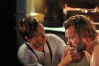 Der Seewolf – Wolf Larsen (Sebastian Koch) und Humphrey van Weyden (Stephen Campbell Moore,l.).