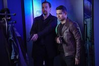 Navy CIS – Timothy McGee (Sean Murray, l.); Nick Torres (Wilmer Valderrama, r.)