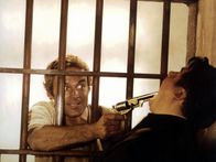Nobody ist der Größte – Seine Machenschaften bringen Nobody (Terence Hill, l.) nicht selten in Schwierigkeiten ...