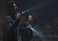 MacGyver – v.li.: Russ Taylor (Henry Ian Cusick); Riley Davis (Tristin Mays)