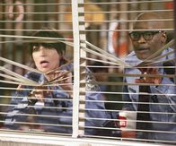 Superior Donuts – Nicht nur Franco, sondern auch Randy (Katey Sagal, l.) und James (Darien Sills-Evans, r.) könnten ein bisschen mehr Geld gut gebrauchen. Während sich Franco einen zusätzlichen Job sucht, hoffen die beiden Polizisten, bei einem Wettbewerb zu gewinnen ...