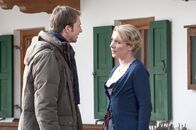 Der Bergdoktor – Hans Gruber (Heiko Ruprecht, l.) und Susanne (Natalie O'Hara, r.) durchleben stürmische Zeiten.